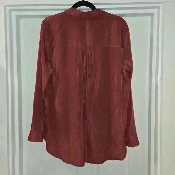 NWT Express Womens Button Down Lightweight Top Maroon Pink Red Size Large - Picture 2 of 9
